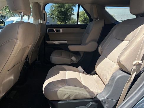 Used 2023 Ford Explorer XLT RWD image 9