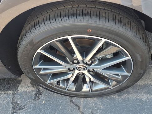 Certified 2021 Toyota Camry XLE AWD/4WD image 6