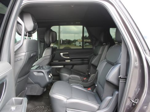Used 2026 Ford Expedition Max Platinum w/ Stealth Appearance Package AWD/4WD image 18
