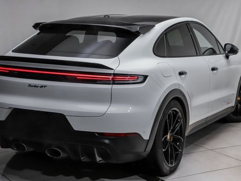 Used 2024 Porsche Cayenne Turbo GT image 3