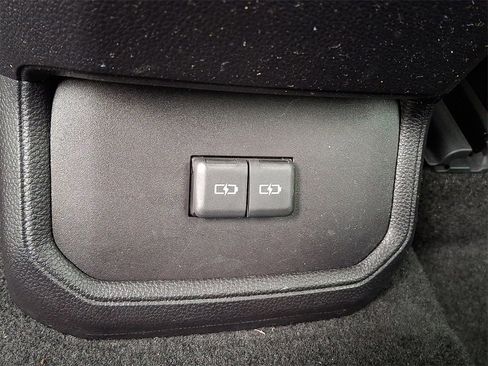 Used 2023 Toyota Highlander LE image 12