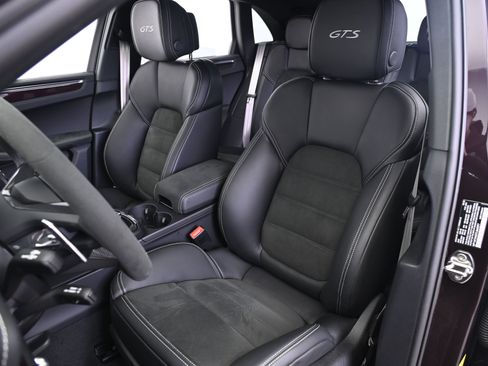 Used 2026 Porsche Macan GTS image 5