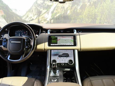 Used 2020 Land Rover Range Rover Sport SE image 18