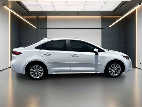 Used 2024 Toyota Corolla LE FWD image 7