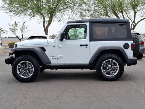 Used 2018 Jeep Wrangler Sport AWD/4WD image 2