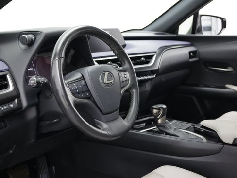 Used 2022 Lexus UX 200 w/ Accessory Package (Z1) FWD image 13