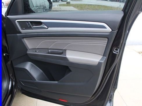 Used 2023 Volkswagen Atlas SEL Premium image 24