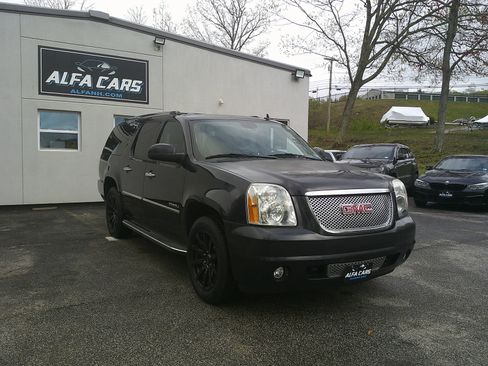 Used 2013 GMC Yukon XL Denali AWD/4WD image 3