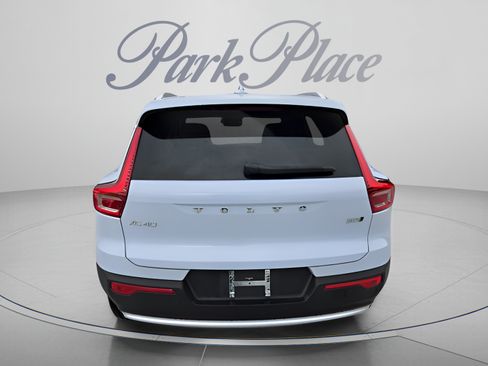 Used 2025 Volvo XC40 B5 Ultra AWD/4WD image 4