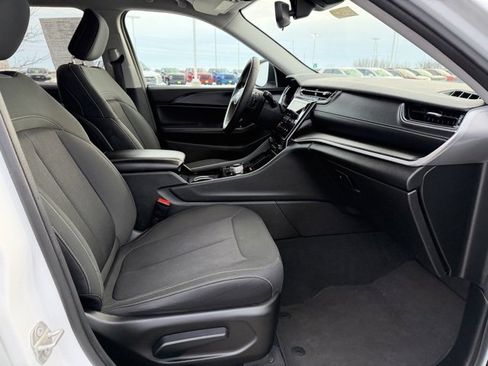 Used 2023 Jeep Grand Cherokee L Laredo image 19