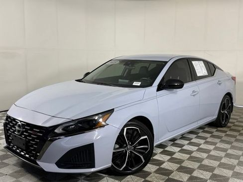 Used 2023 Nissan Altima 2.5 SR FWD image 1