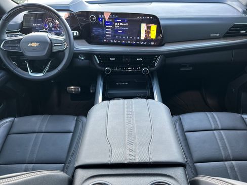 Certified 2025 Chevrolet Suburban High Country image 15