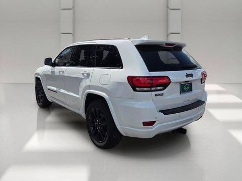 Used 2021 Jeep Grand Cherokee Laredo X RWD image 3