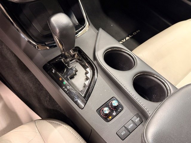 Used 2017 Toyota Avalon XLE Premium w/ Carpet Mat Package FWD image 14