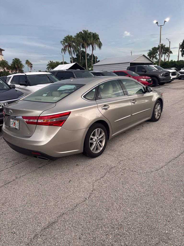 Used 2014 Toyota Avalon XLE Premium FWD image 10
