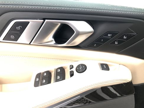 Used 2021 BMW X5 xDrive40i w/ Executive Package image 9