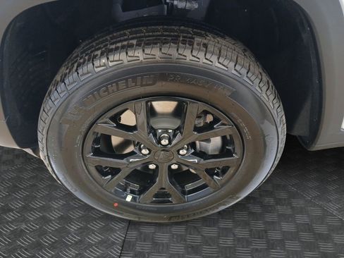 New 2026 Jeep Grand Cherokee L 4WD image 23