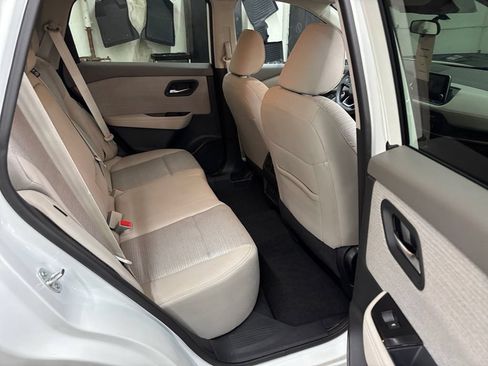 Used 2023 Nissan Rogue SV AWD/4WD image 17