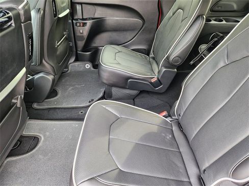 New 2026 Chrysler Pacifica Limited w/ Uconnect Theater Family Group image 19