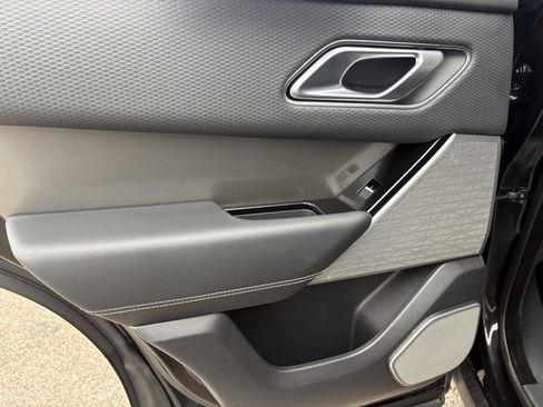 Used 2020 Land Rover Range Rover Velar S image 24