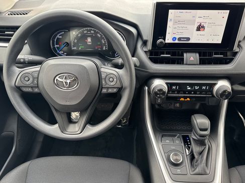 Certified 2025 Toyota RAV4 LE image 18