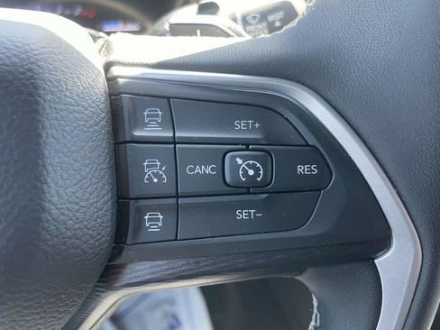 Certified 2025 Jeep Grand Cherokee Laredo w/ Trailer Tow Package image 33