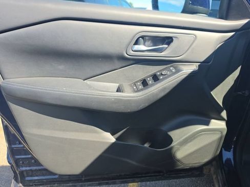 Used 2025 Nissan Rogue SV FWD image 9