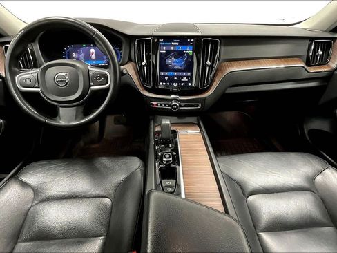 Used 2022 Volvo XC60 B5 Momentum w/ Advanced Package image 18