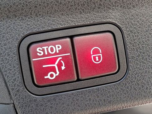 Used 2024 Mercedes-Benz GLE 450e 4MATIC image 30