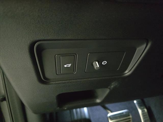 New 2026 Land Rover Discovery Limited Edition AWD/4WD image 27