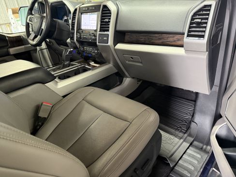 Used 2019 Ford F150 Lariat image 28