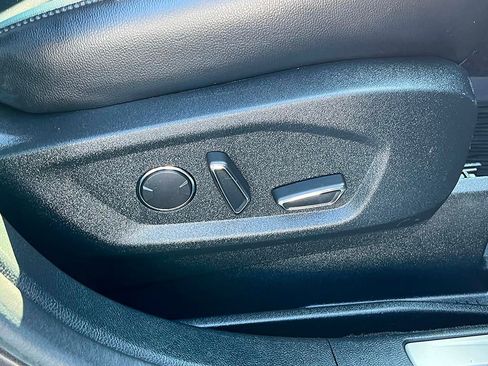 Used 2019 Ford Edge Titanium w/ Cold Weather Package image 33