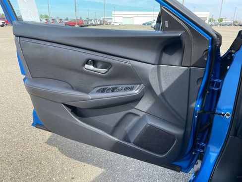 Used 2025 Nissan Sentra SV image 18