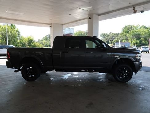 Used 2022 RAM 2500 Laramie AWD/4WD image 9