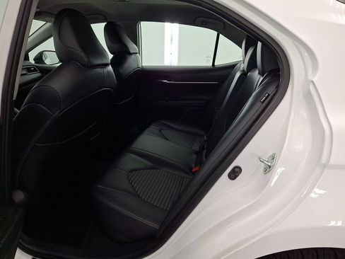 Used 2021 Toyota Camry SE FWD image 11