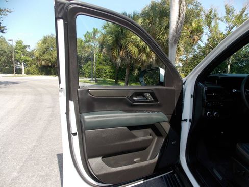Used 2025 GMC Yukon AT4 w/ AT4 Premium Package AWD/4WD image 25