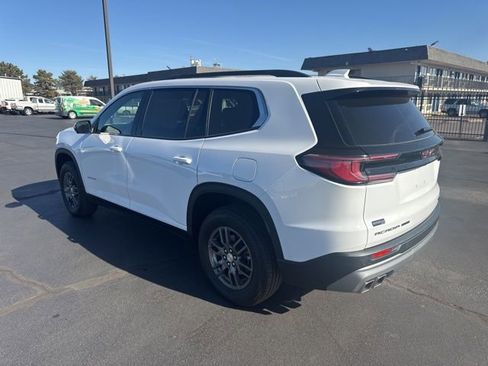 Used 2025 GMC Acadia Elevation image 7
