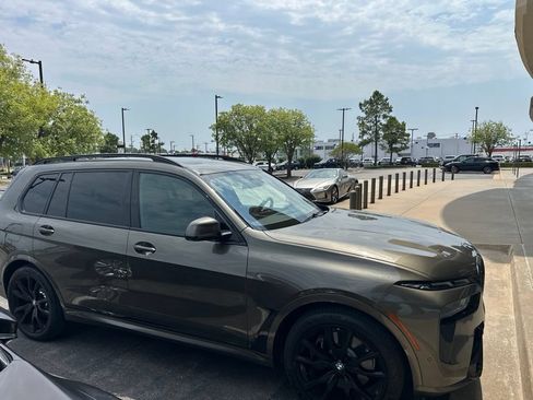Used 2023 BMW X7 xDrive40i w/ Executive Package AWD/4WD image 4