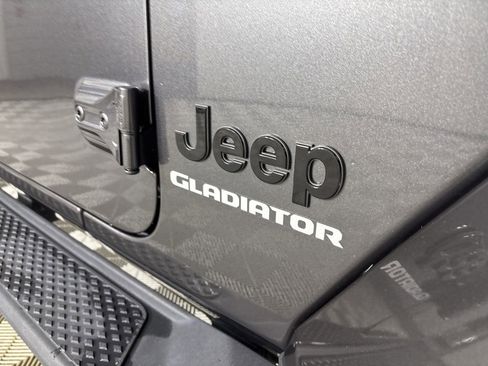 Used 2021 Jeep Gladiator Overland image 33