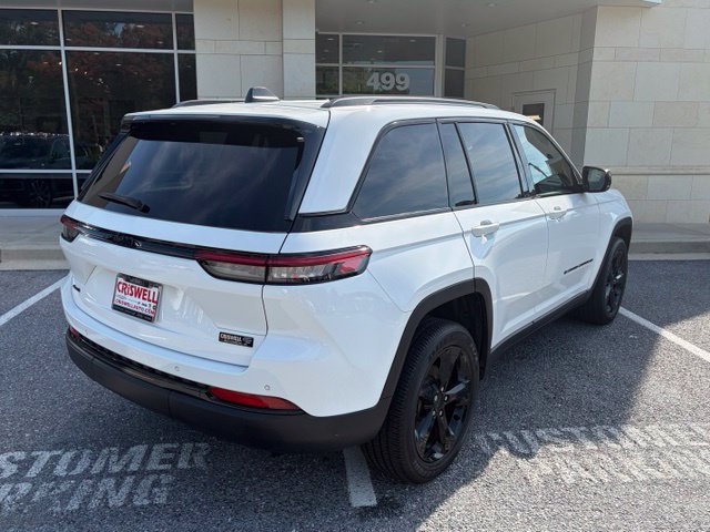 Used 2024 Jeep Grand Cherokee Altitude AWD/4WD image 8