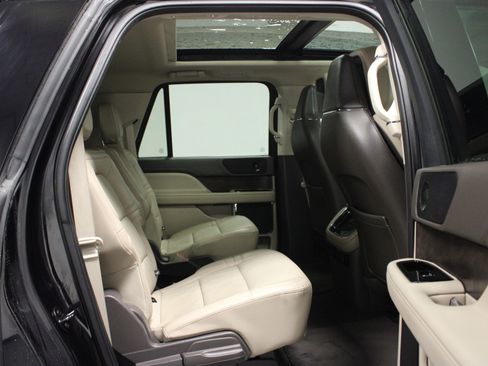 Used 2022 Lincoln Navigator L Reserve w/ Monochromatic Package image 16