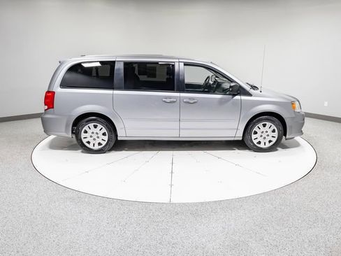 Used 2017 Dodge Grand Caravan SE w/ Power Window Group FWD image 29