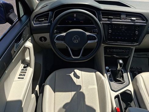 Used 2023 Volkswagen Tiguan SE w/ Panoramic Sunroof Package FWD image 13