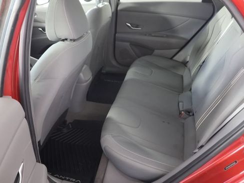 Used 2023 Hyundai Elantra SEL w/ Winter Weather Package FWD image 18