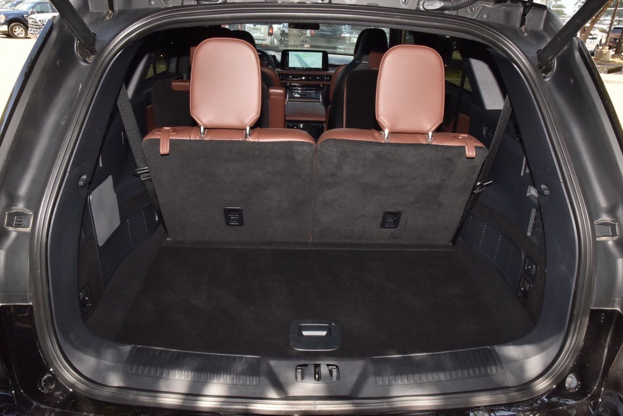 Certified 2026 Lincoln Aviator Reserve AWD/4WD image 38