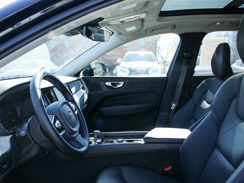 Used 2025 Volvo XC60 B5 Plus image 13