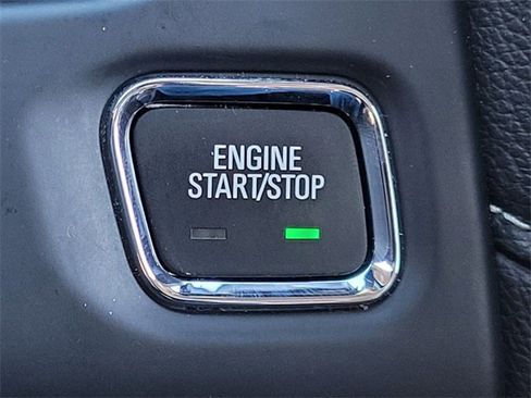 Used 2023 GMC Acadia SLT image 30