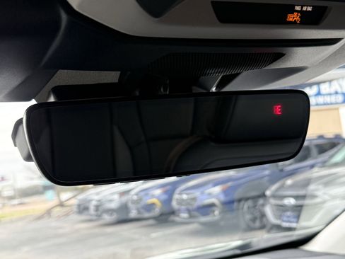 Used 2025 Subaru Crosstrek 2.5i Limited w/ Crosstrek Mirror Package image 31