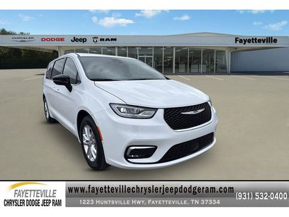 New 2026 Chrysler Pacifica Select