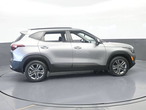 Used 2021 Kia Seltos S FWD image 7
